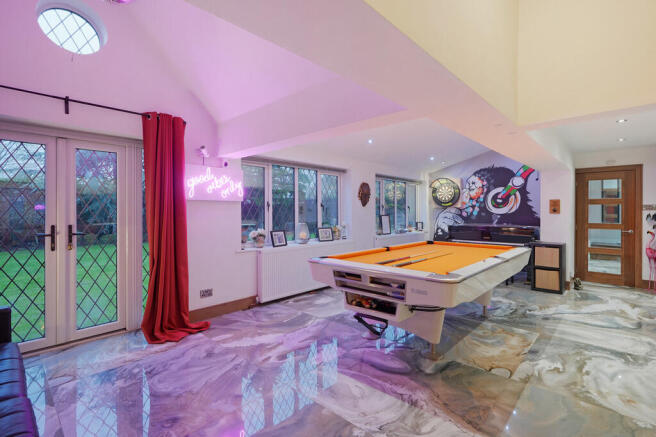 5 bed Barn Conversion for sale Image 12