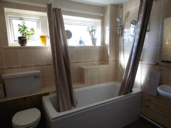 BATHROOM.JPG