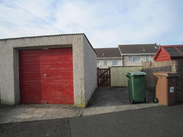 GARAGE & PARKING