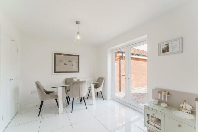4 bed Detached for sale Image 8