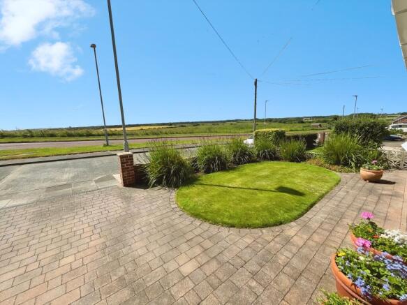 Front Garden/Views