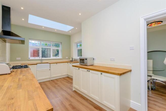 8364306-interior13.jpg