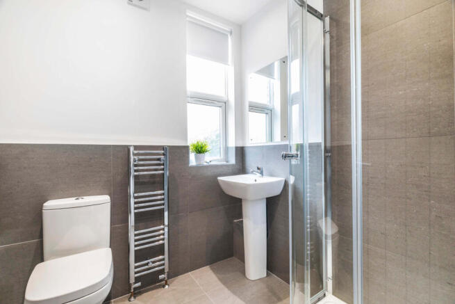 6 bed House to rent Image 8