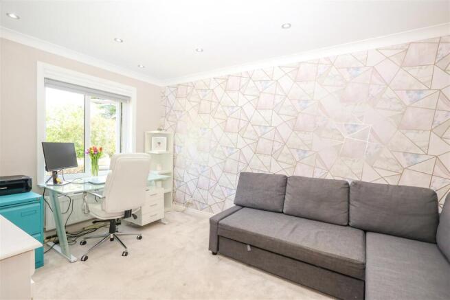 4 bed Detached for sale Image 9