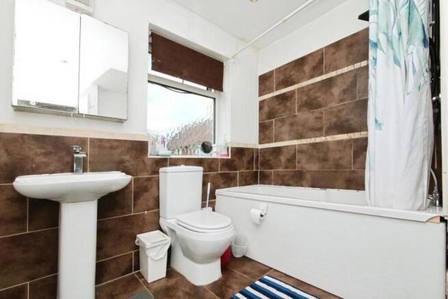 4 bed Semi-Detached for sale Image 8
