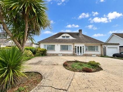 Montagu Road, Highcliffe, Christchurch, Dorset, BH23