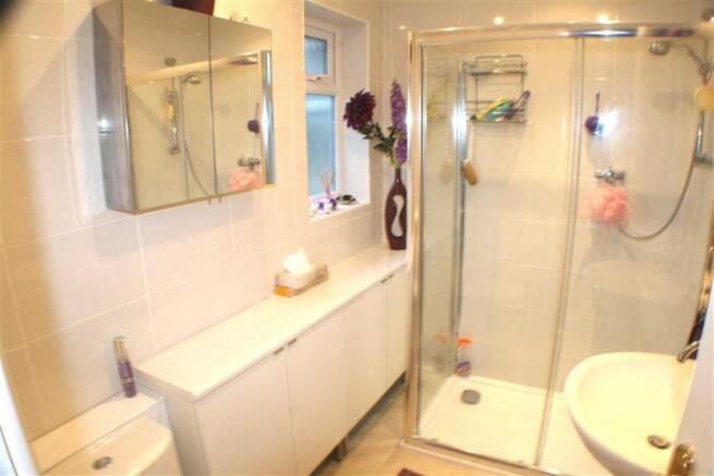 SHOWER ROOM:
