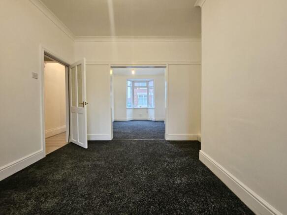 2 bed Terraced to rent Image 4