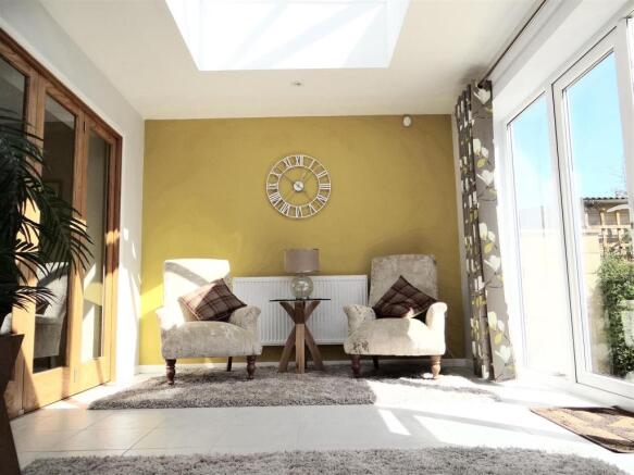 FamilyRoom3.JPG