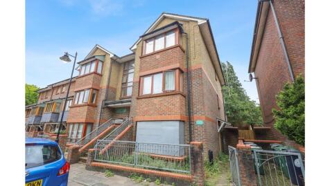 Flat 6 Raleigh Lodge, 40 Greenham Crescent, Chingford, London, E4
