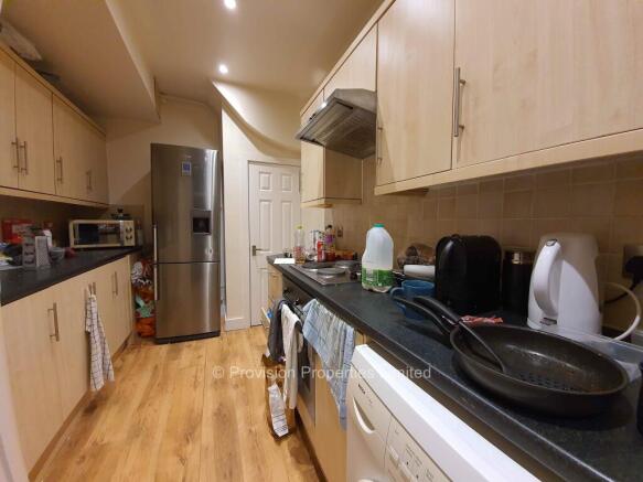 5 bed Terraced to rent Image 7