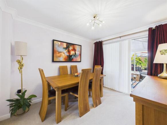 Dining room: