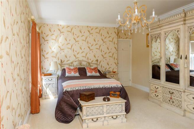 6 bed Detached for sale Image 12