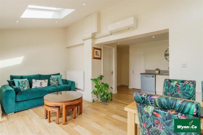 3 bed Semi-Detached for sale Image 8