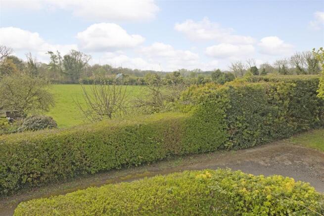 4 bed House for sale Image 12