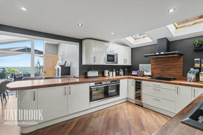 4 bed Semi-Detached for sale Image 8