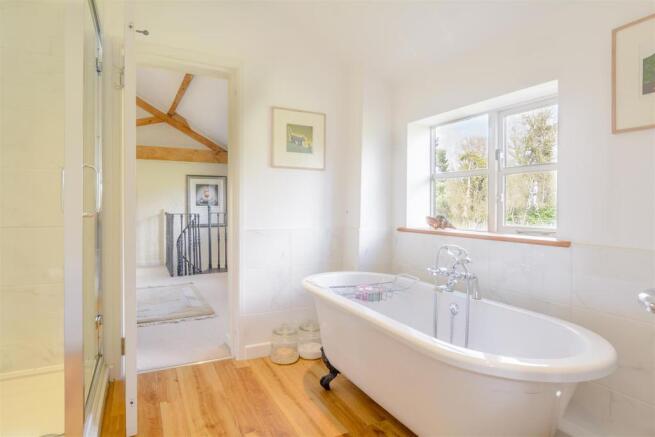 8332578-interior17.jpg