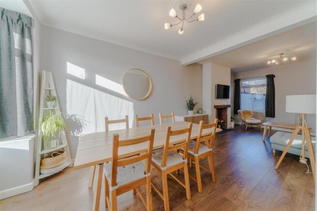 Lounge/Dining Room