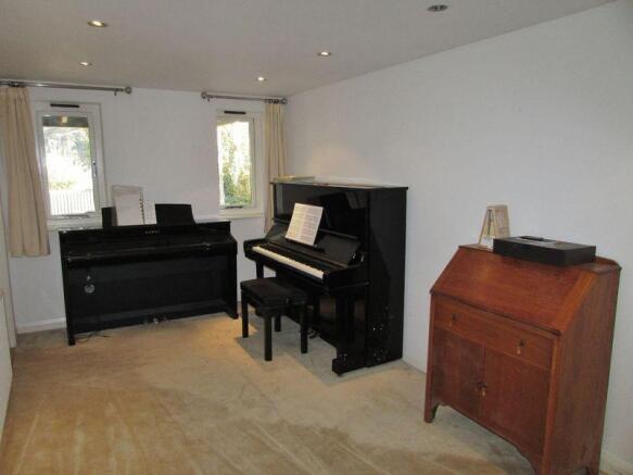 Bedroom 3/Sitt...