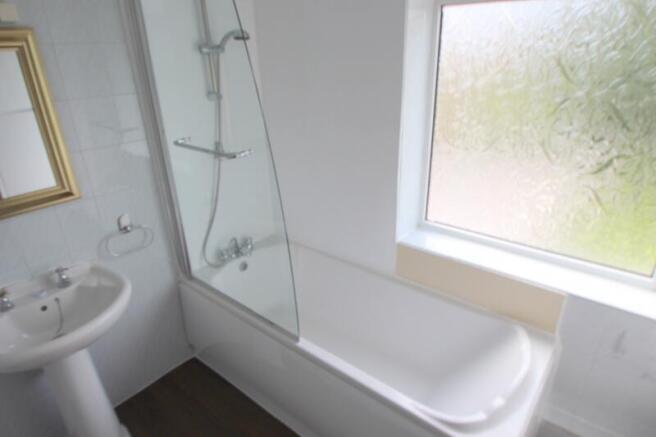 5 bed Semi-Detached to rent Image 10