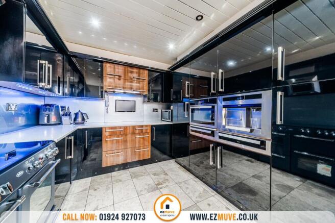 6 bed Semi-Detached for sale Image 8