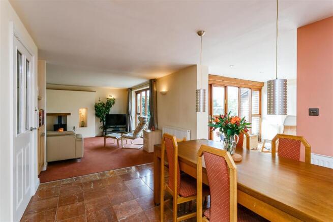 8305879-interior22.JPG