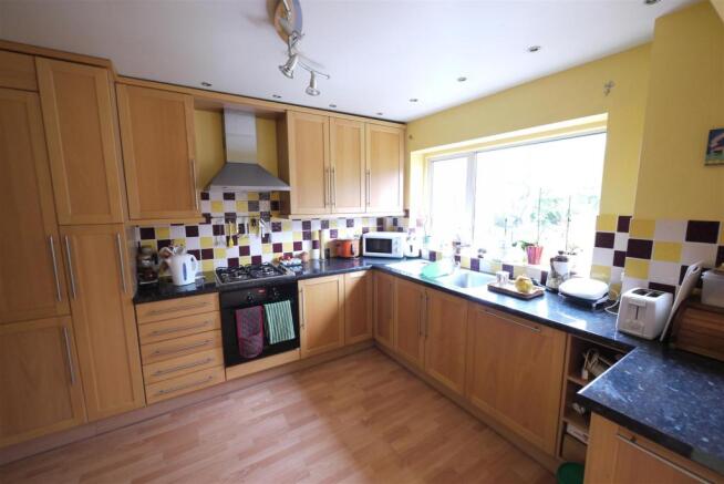 NEWLY FITTED KITCHEN