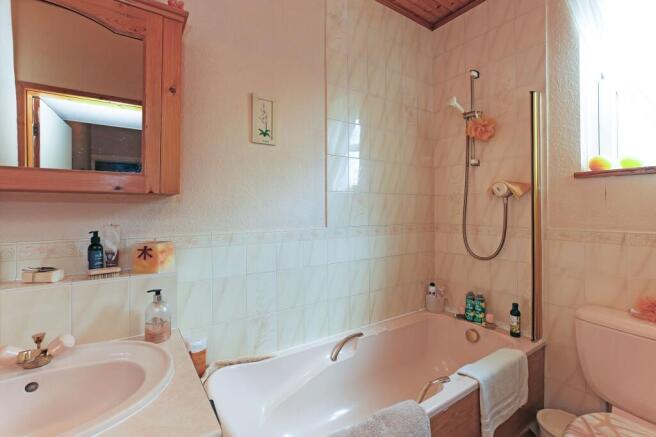 4 bed Semi-Detached for sale Image 6