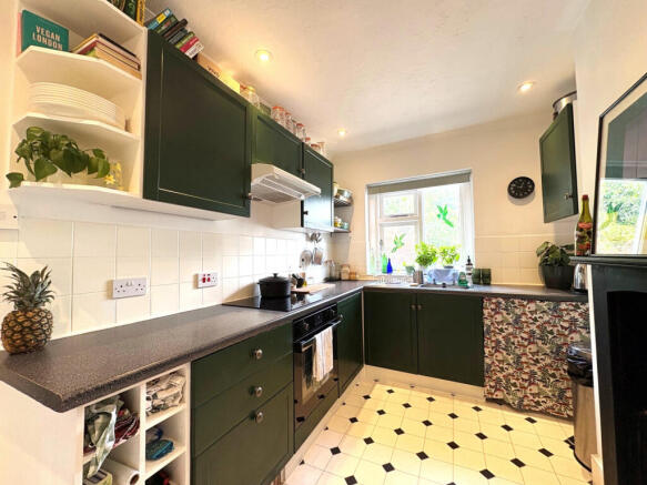 Apartment, High Street, Hampton Hill TW12