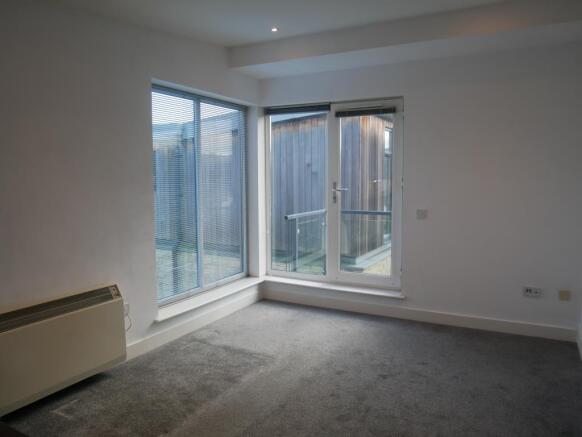 2 bed Apartment to rent Image 4