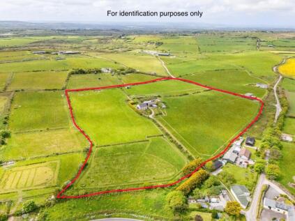 Farms Common, Spacious home set within approx 13 acres