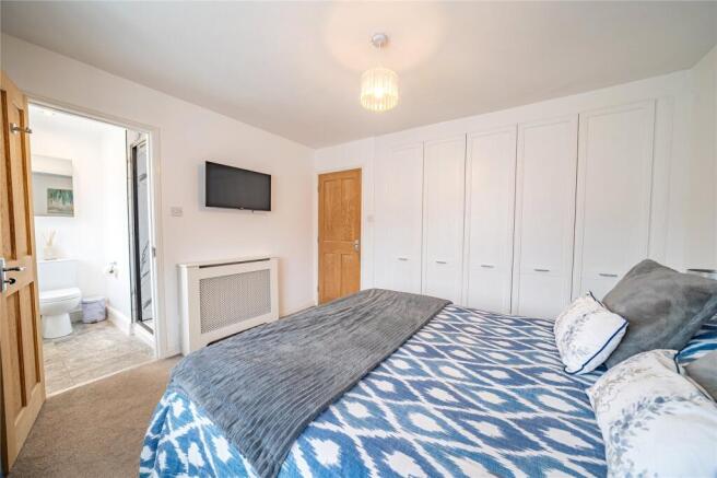 4 bed Detached for sale Image 6