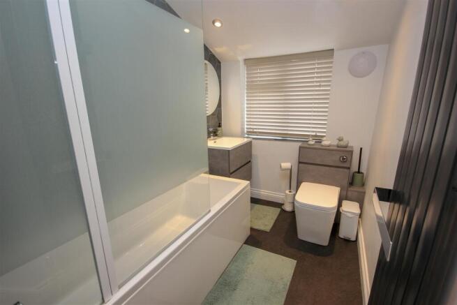 Bathroom..jpg
