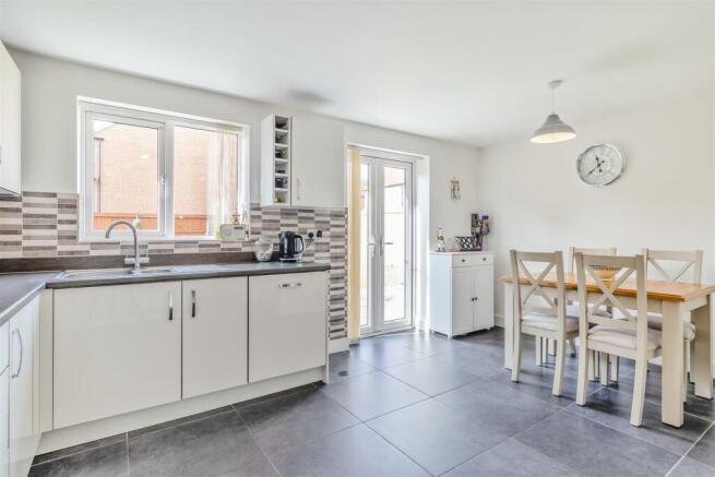 8571786-interior22.jpg