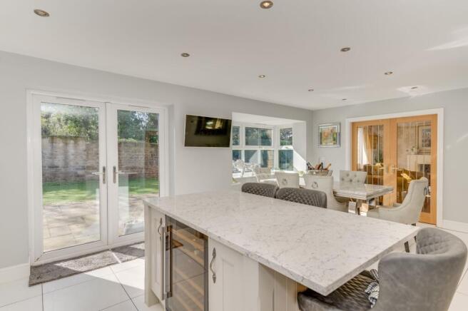 5 bed Detached for sale Image 10