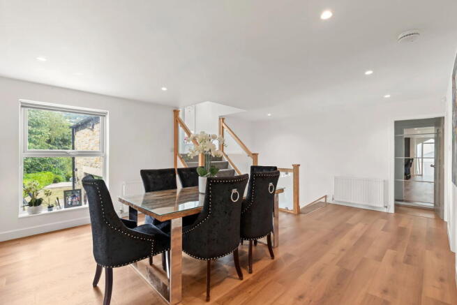 4 bed Detached for sale Image 7