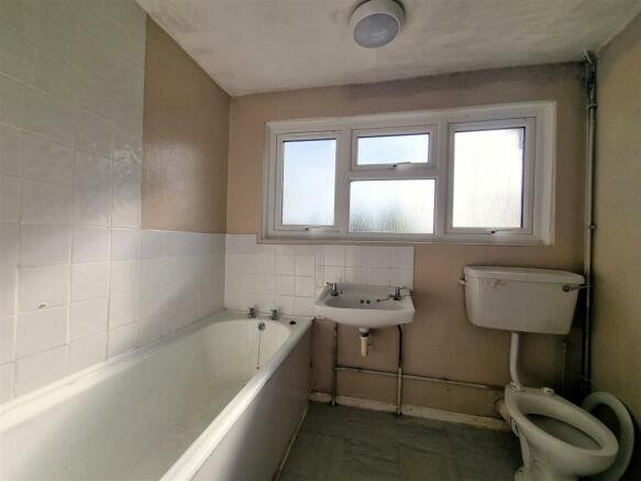 31 Westlands - Bathroom.jpg