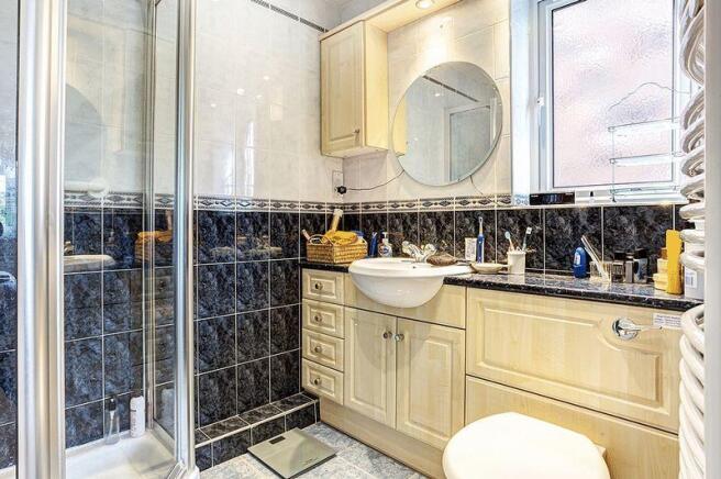 EN SUITE