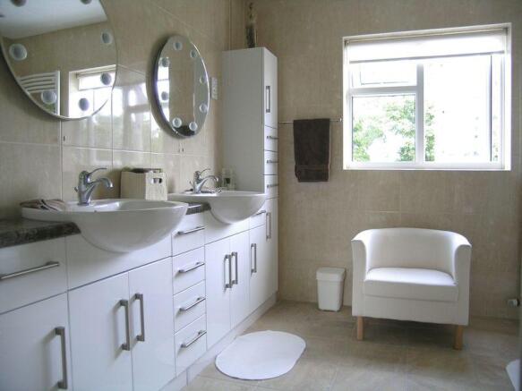 En-Suite Showe...