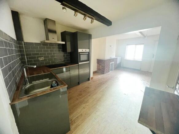2 bed Terraced to rent Image 4