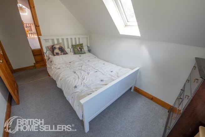 4 bed Semi-Detached for sale Image 9