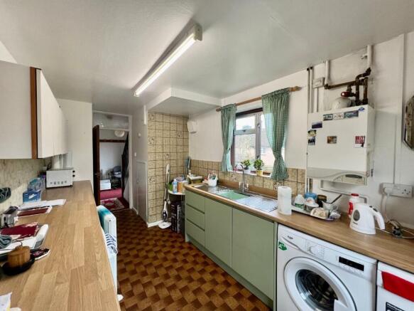 kitchenm.jpg