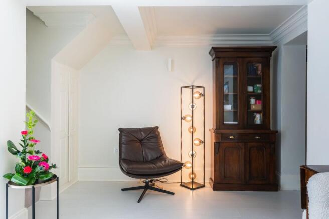 3 bed Flat for sale Image 9