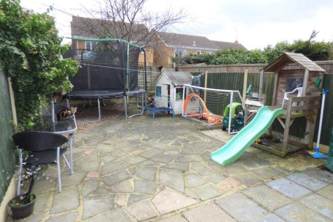 Bristol Close, Garde