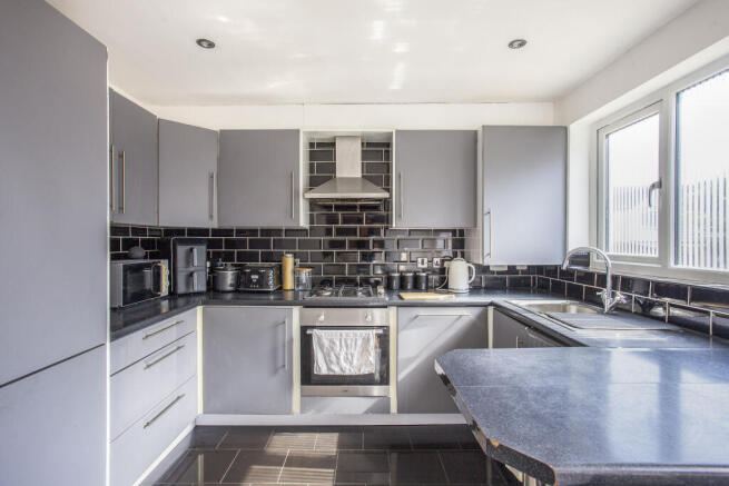 3 bed Semi-Detached for sale Image 9