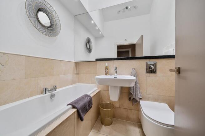 2 bed Flat to rent Image 11
