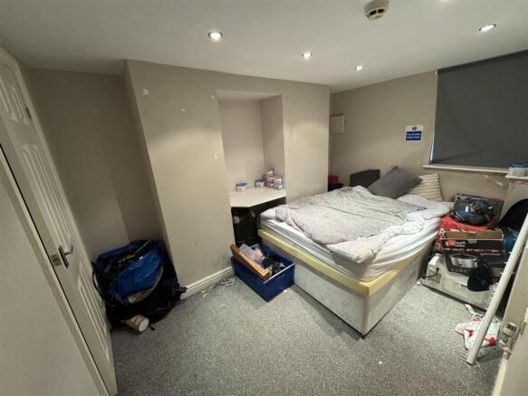 6 bed Terraced to rent Image 7