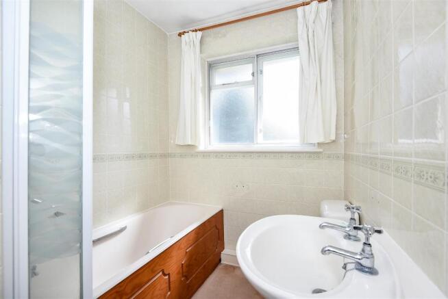Woodville Court - Bathroom.JPG