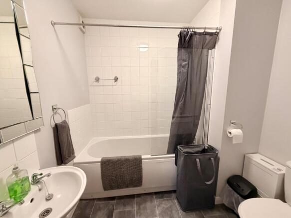 2 bed Flat to rent Image 7