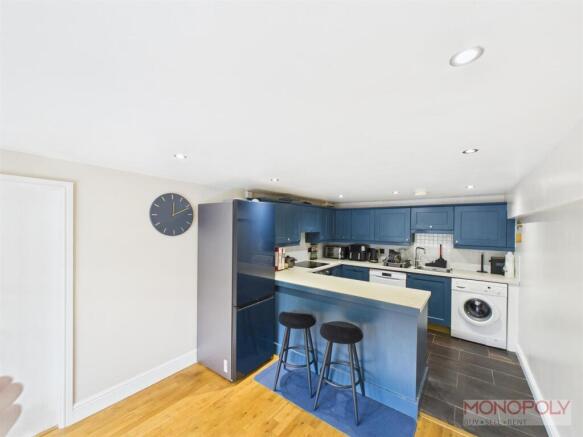 KITCHEN/ DINING ROOM